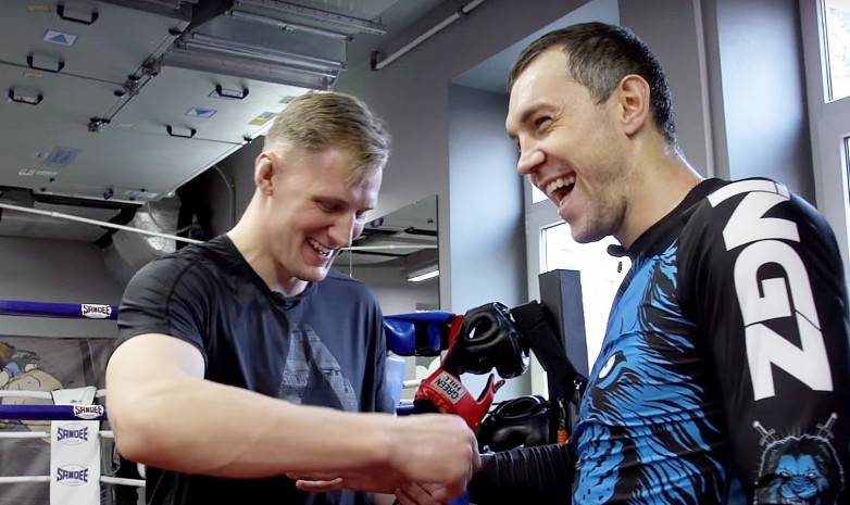 Боец UFC подрался с нападающим сборной России по футболу