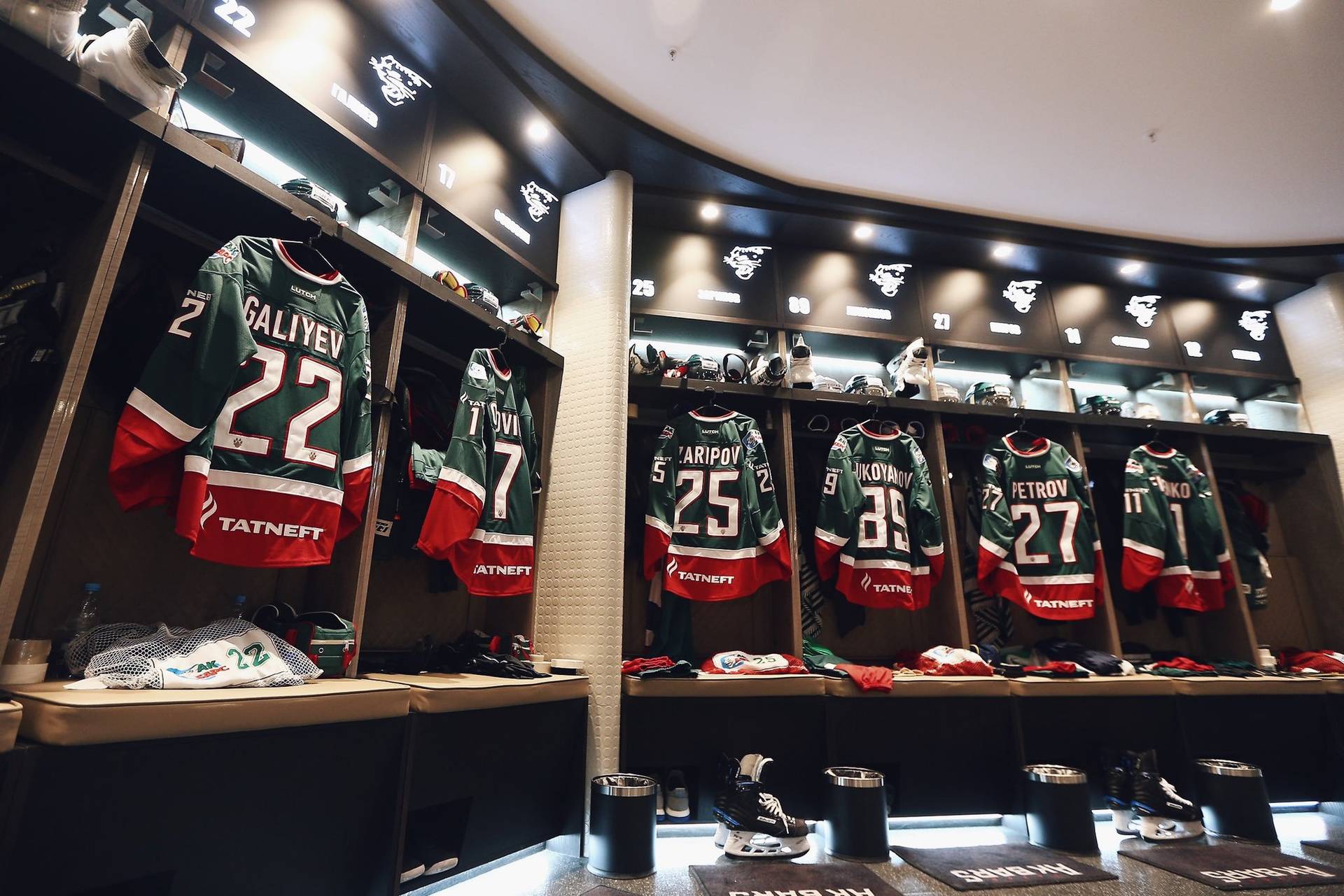 Клуб КХЛ оформил потолок в раздевалке в стиле звездного неба