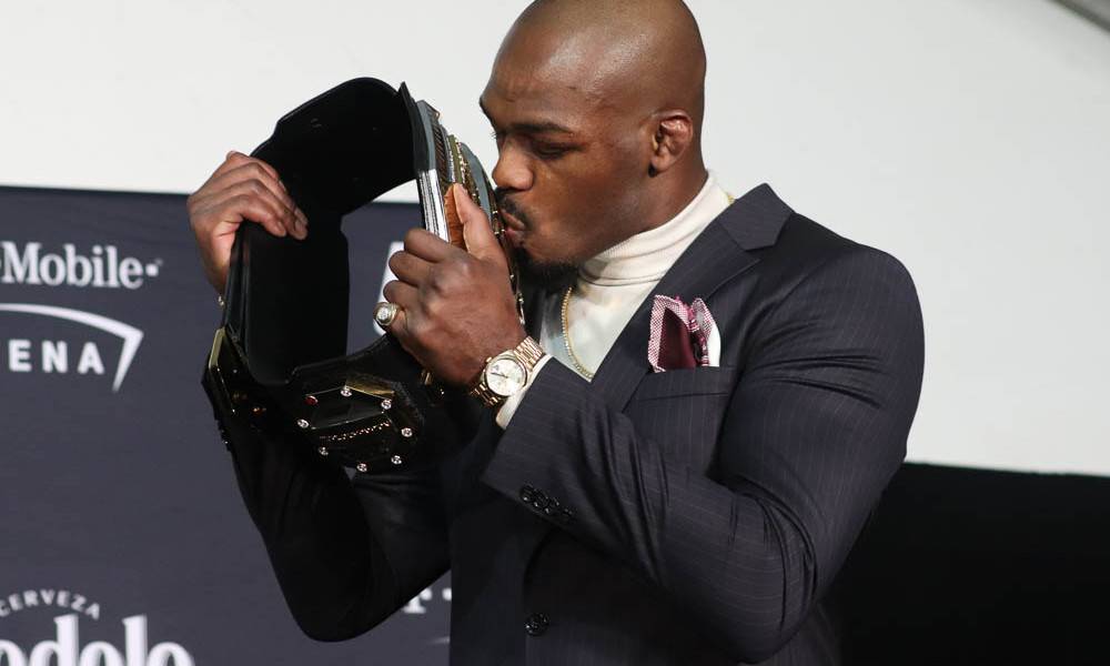 Джон Джонс: «Хочу поскорее увидеть, как Уиттакер смешает Адесанью с грязью»