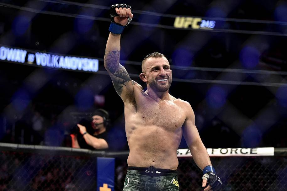 Ничего себе! Чемпион UFC в 66 кг показал себя в весе 109 кг