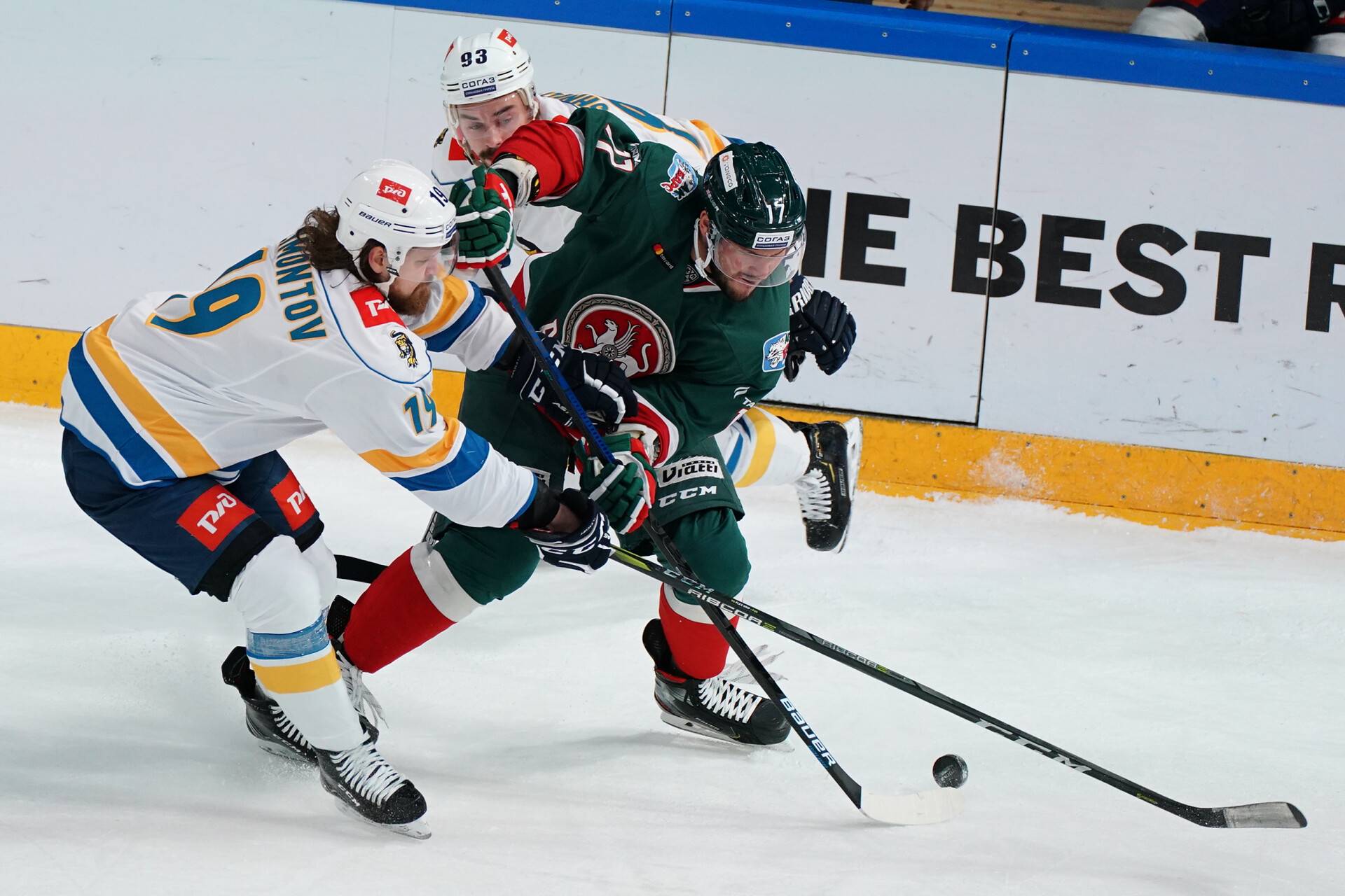 «Сочи» прервал семиматчевую победную серию «Ак Барса», «Локомотив» забросил шесть шайб минскому «Динамо»