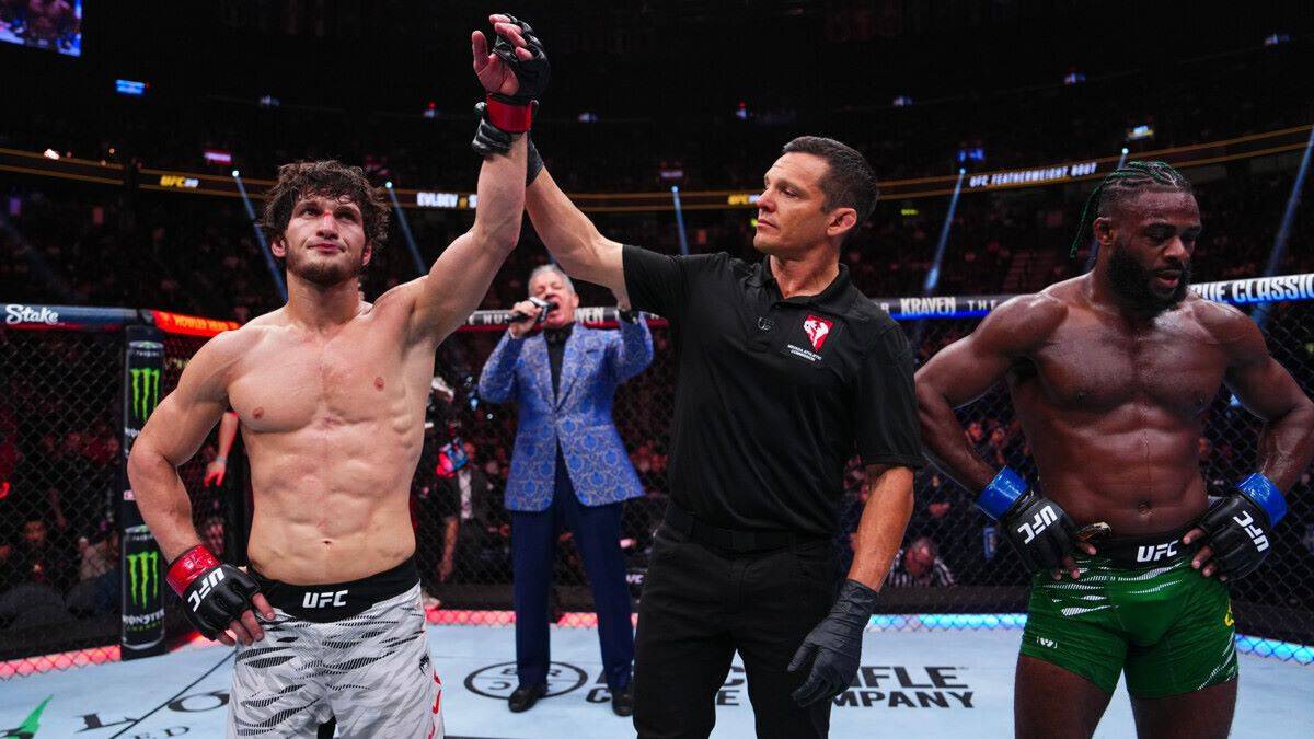 Євлоєв переміг ексчемпіона UFC Стерлінга