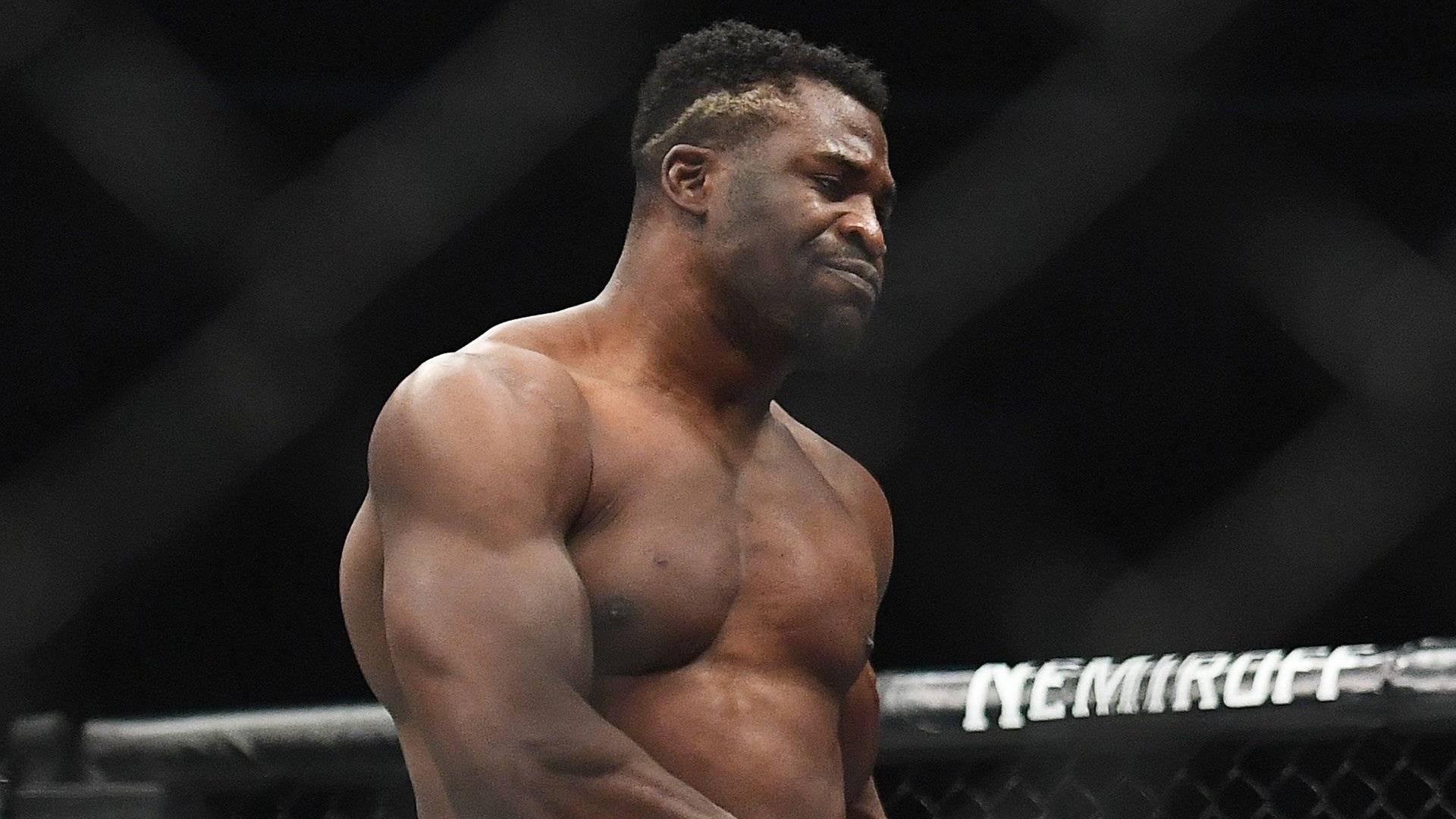 Засмучення для важкого дивізіону UFC. Нганну повернеться в октагон в 2023 році