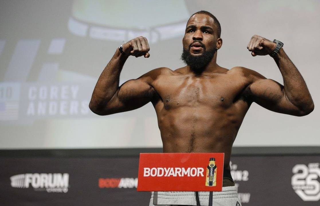 Кори Андерсон вызвал на бой Рейеса