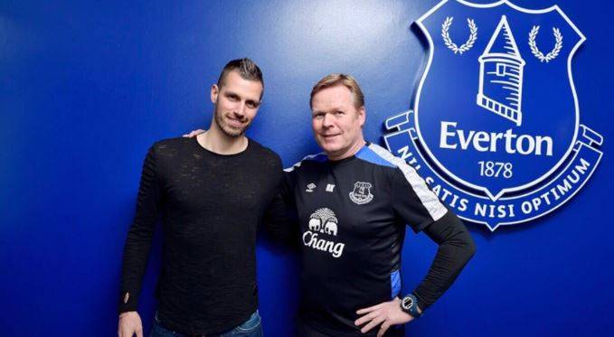 Шнейдерлин не пробыл в «Эвертоне» и 24 часов, а уже забил «конфетку»