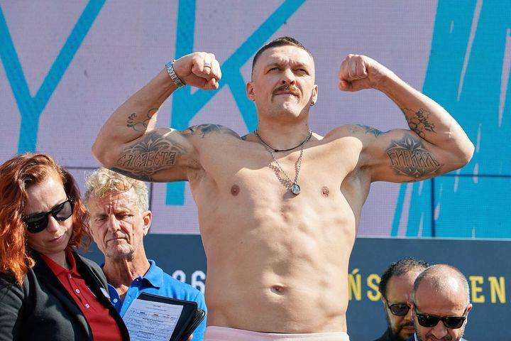 Усик прибув на арену у Вроцлаві. ВІДЕО