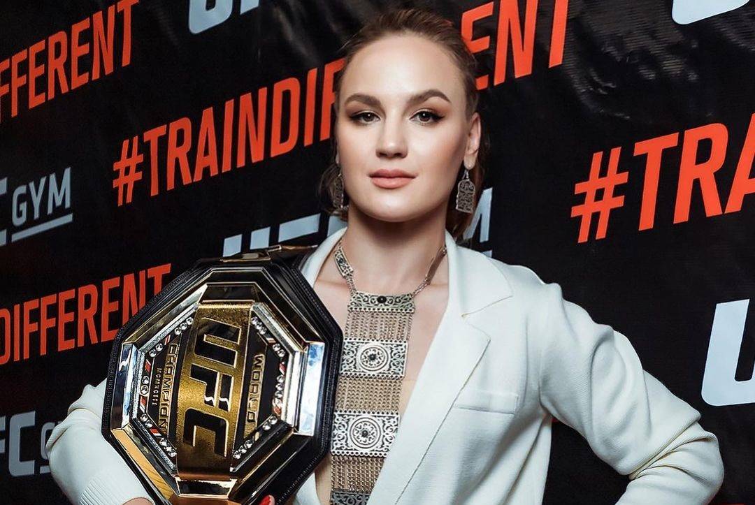 Шевченко відкрила в Бішкеку зал для підготовки бійців UFC