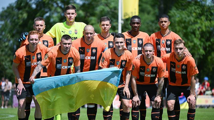 Шахтар привітав українців з Днем державного прапора