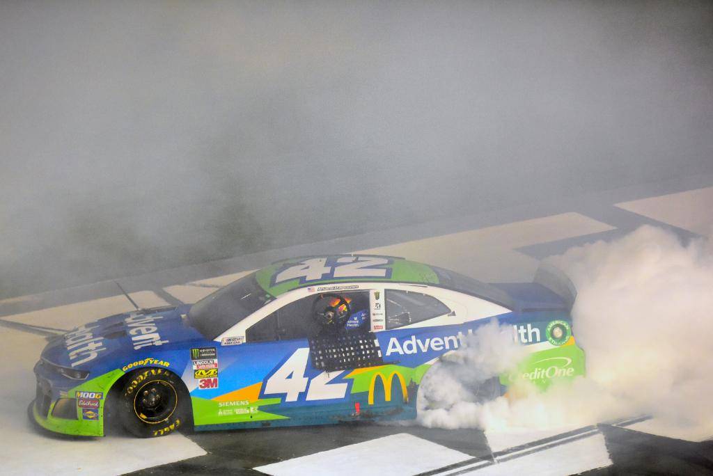 Гонка Всех Звезд NASCAR закончилась дракой