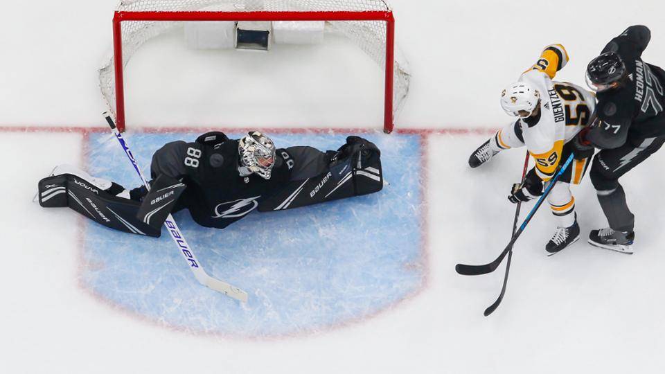 «Тампа» добыла десятую победу кряду, «Анахайм» не устоял в поединке с «Чикаго»