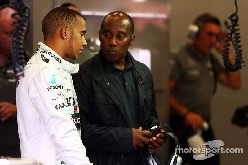 Отец Хэмилтона: «Боттас может завершить карьеру, перейдя в команду Льюиса»