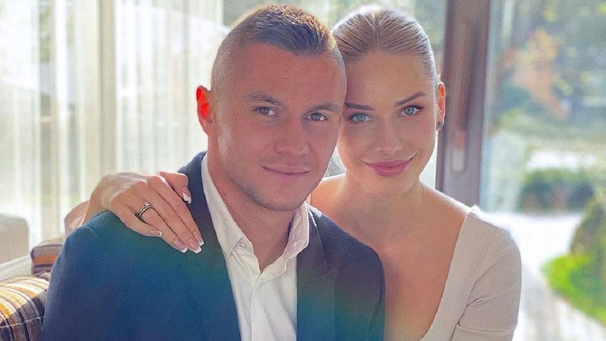 Дружина півзахисника «Шахтаря» захопила фотографіями в бікіні