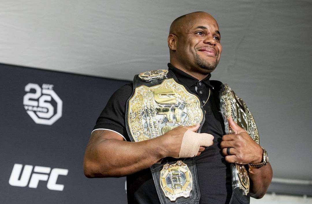 Кормье: «Чимаев будет двойным чемпионом»