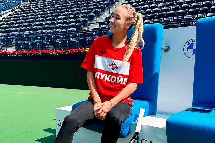россиянка потапова получила от WTA предупреждение за выход на корт в футболке «спартака»