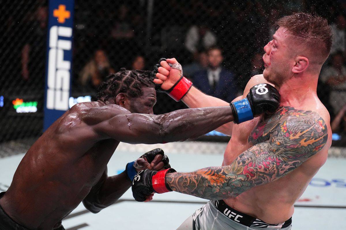 Канонір розібрав на запчастини Ветторі на турнірі UFC on ESPN 47