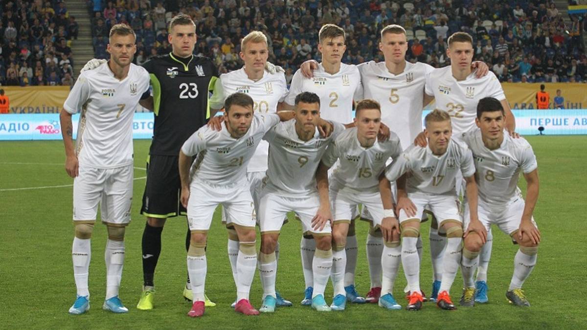 Збірна України біла форма 100919