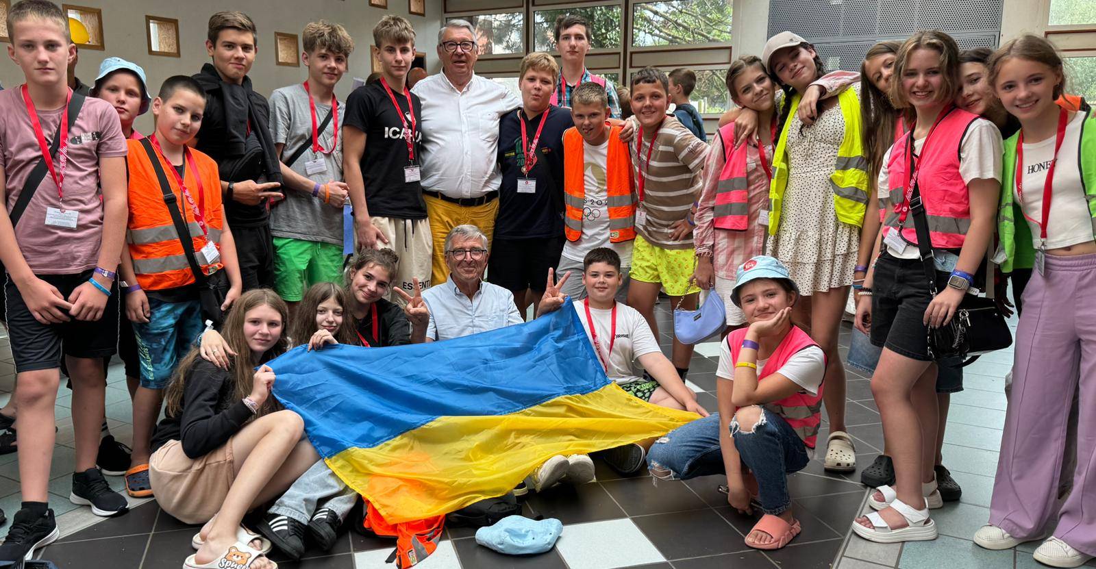 Філіп Ламблен з українськими дітьми