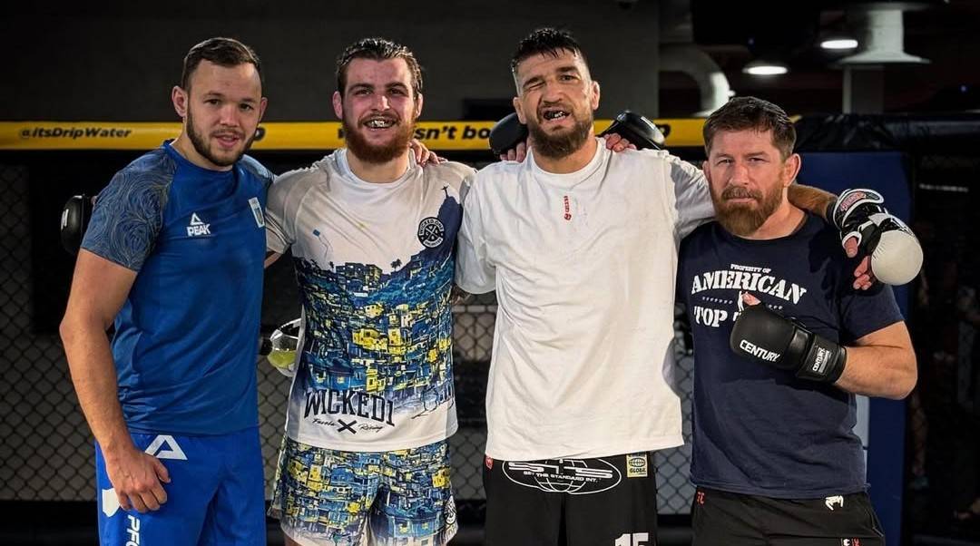 Донченко та Амосов по центру