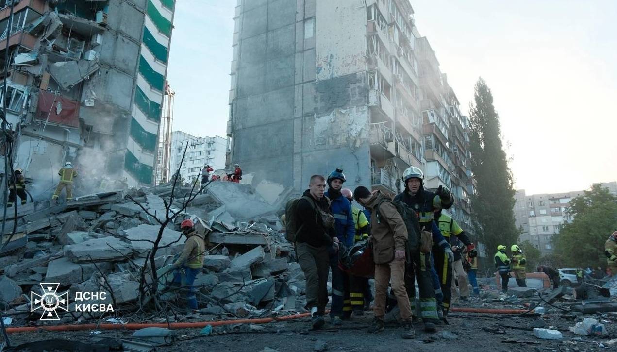 російська ракета зруйнувала будинок в Києві