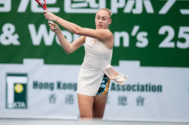 Лопатецкая выбила первую сеяную на пути в четвертьфинал турнира в Гонконге