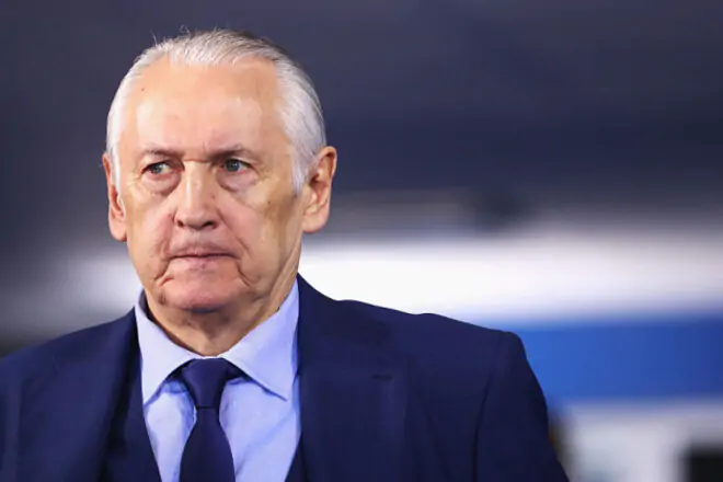 Бывший главный тренер сборной Украины находится в горячей точке и не может выехать