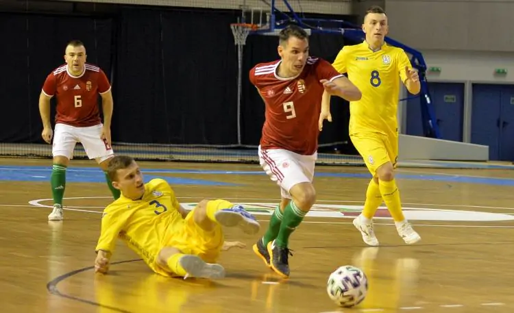 Украина во втором матче обыграла Венгрию
