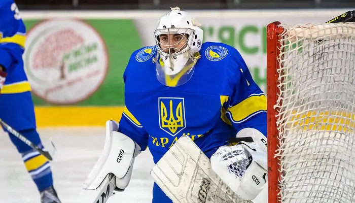 Наши в Швеции. Украинский вратарь продолжит карьеру в чемпионате одной из сильнейших хоккейных стран мира