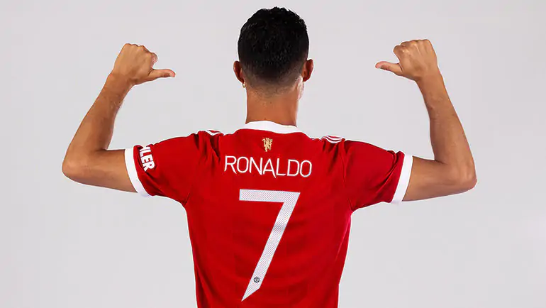 МЮ установил рекорд с продажами футболок Роналду
