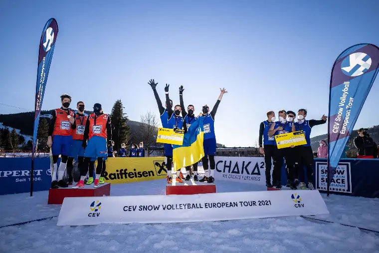 Украина победила в евротуре по волейболу на снегу