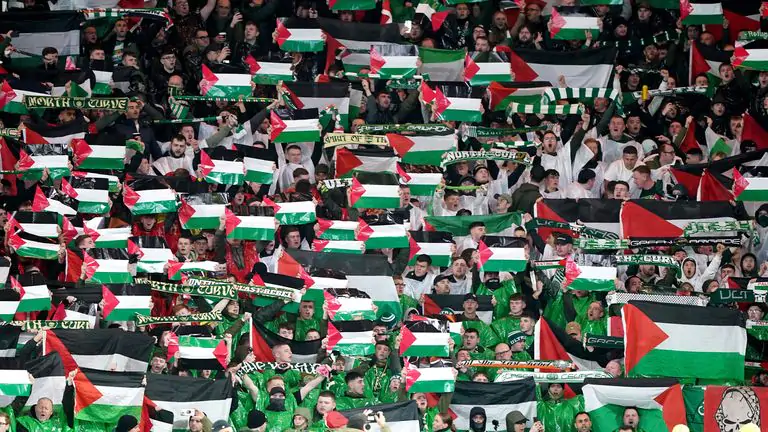 Селтик запретил появляться на стадионе болельщикам за поддержку палестинцев