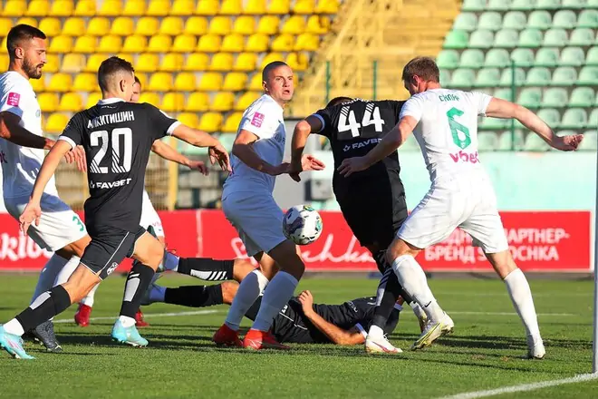 «Кривбасс» обыграл «Ворсклу» в матче с тремя удалениями