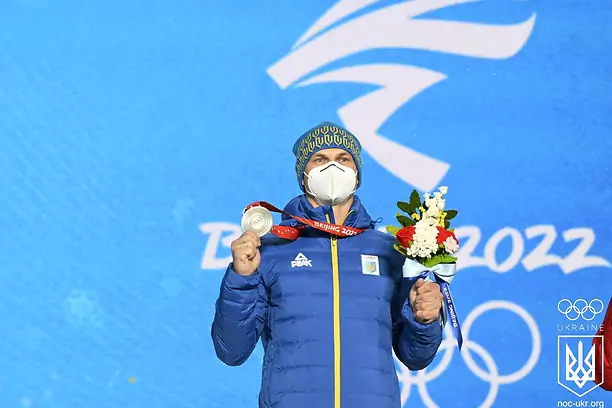 Абраменко выставил на аукцион золото и серебро Олимпийских игр для сбора в поддержку Украины