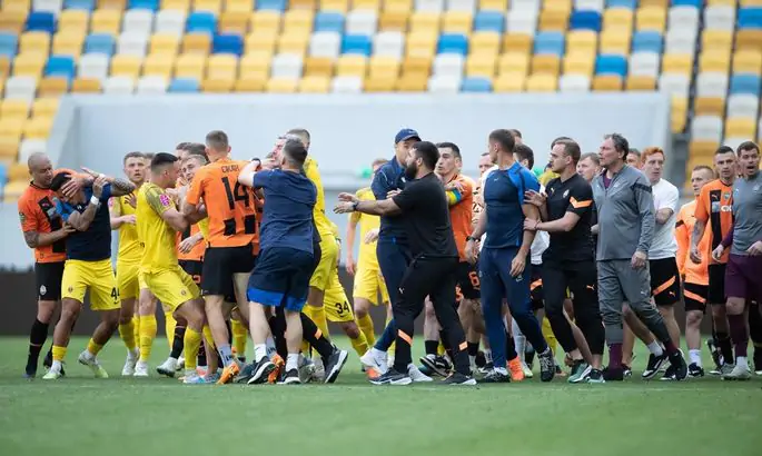 «Днепр-1» принес извинения за драку в матче с «Шахтером»