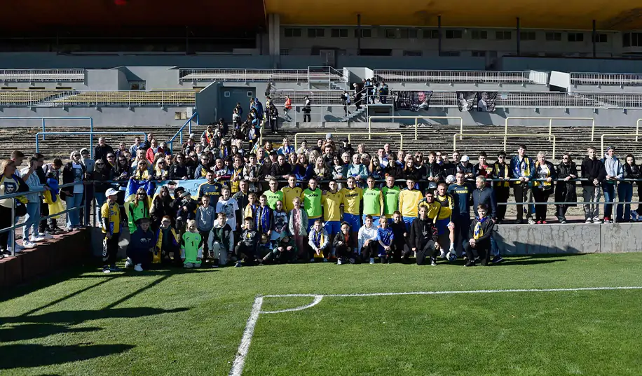 Збірна України провела зустріч із родинами загиблих футбольних фанатів