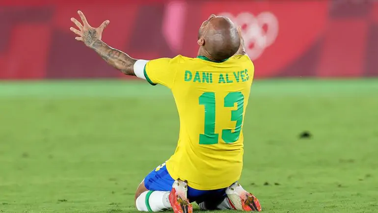Дани Алвес призвал Неймара не уходить из сборной Бразилии