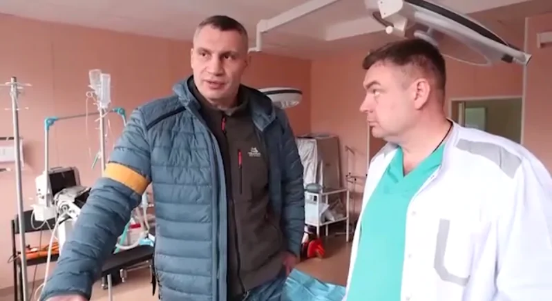 Віталій Кличко відвідав лікарню, де знаходяться постраждалі від російського нападу з прилеглих до Києва міст