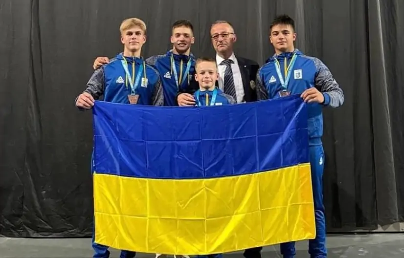 Українські акробати вибороли бронзу на юніорському чемпіонаті світу