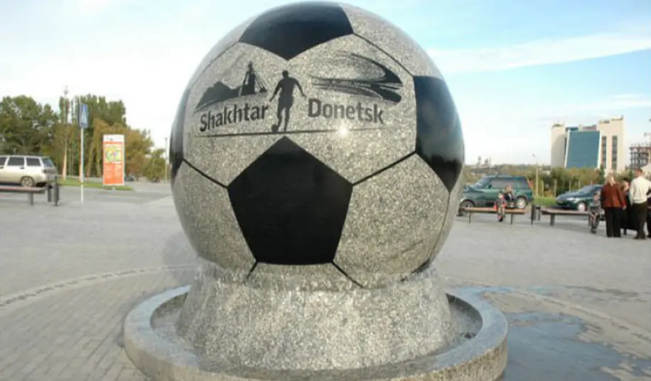 Встановлений у москві м'яч-фонтан з «Донбас Арени» виявився копією