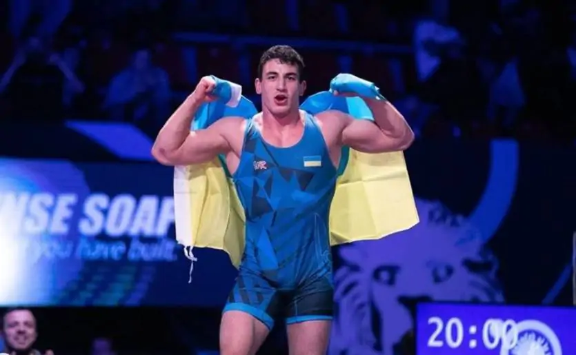 Видео. Украинский борец вырвал победу у россиянина в полуфинале и деклассировал соперника в схватке за золото
