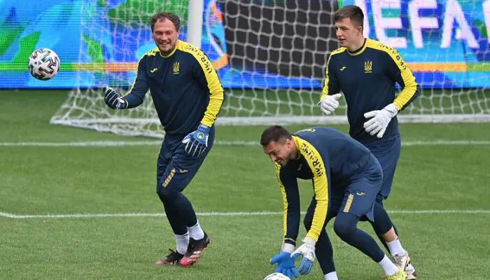 Збірна України залишилася без двох основних воротарів перед відбірковими матчами ЧС-2022