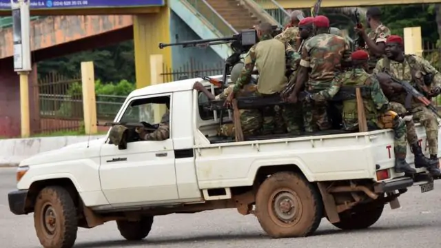 Брат Погба і хавбек « Ліверпуля » не можуть покинути Гвінею через військового перевороту в країні