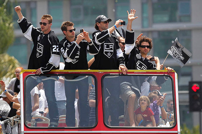 В Лос-Анджелесе прошел парад по случаю чемпионства «Кингс»