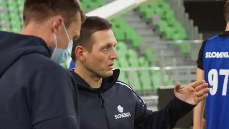 Тренер сборной Словении: «Наша команда с уважением воспринимает Украину»