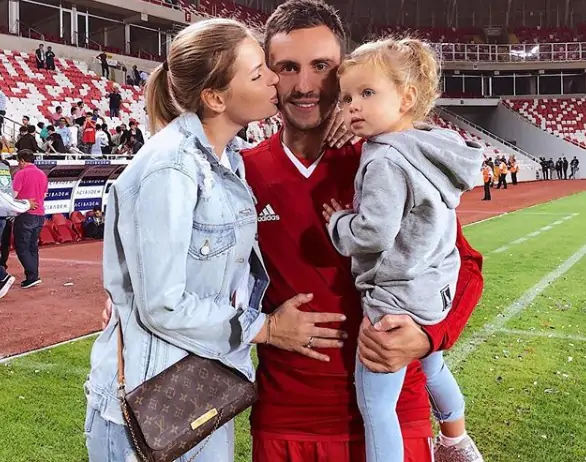 Соблазнительная фотосессия супруги бывшего полузащитника «Динамо»