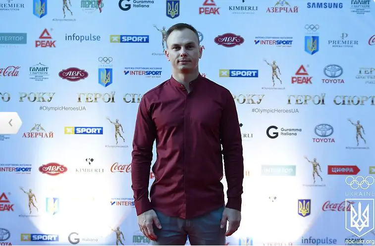 Абраменко стал спортсменом года в Украине, но вернулся в зал и нагрузил блинов на штангу