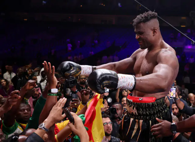 Нганну назвал имя бойца с самым сильным ударом в ММА и боксе