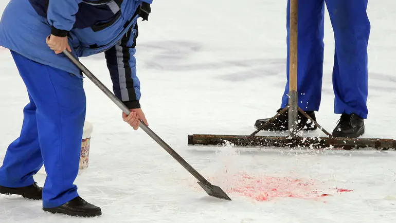 Детский хоккейный матч в России закончился стрельбой