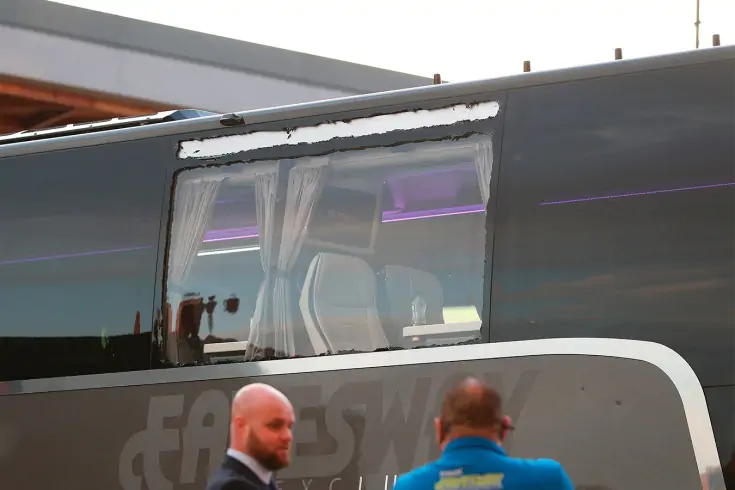 Неизвестные атаковали автобус «Реала» у «Энфилда», есть последствия