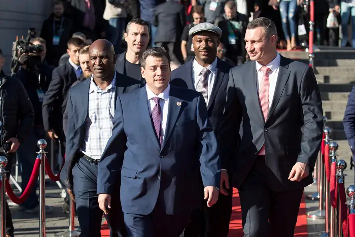 Президент WBC: «Братья Кличко – пример того, чем могут заниматься боксеры после спорта»