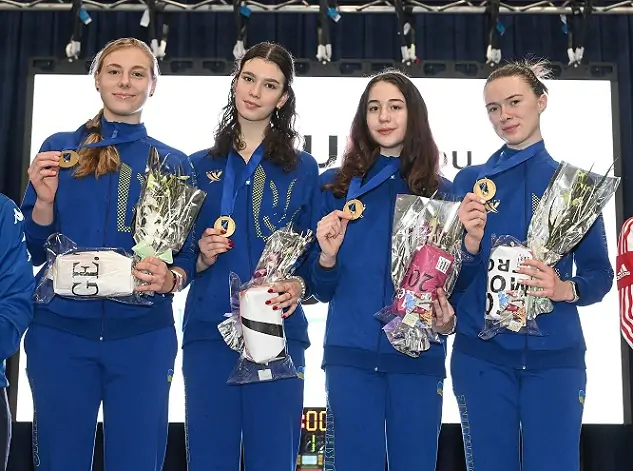 Украинские шпажистки завоевали золото на этапе юниорского Кубка мира в Италии